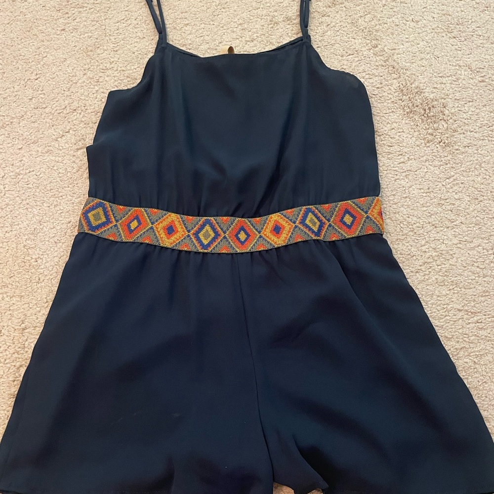 Light weight flowy romper - like new!